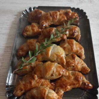 PLATEAU DE 10 CROISSANTS FEUILLETES AU FOIE GRAS A COMMANDER 48H A L'AVANCE
