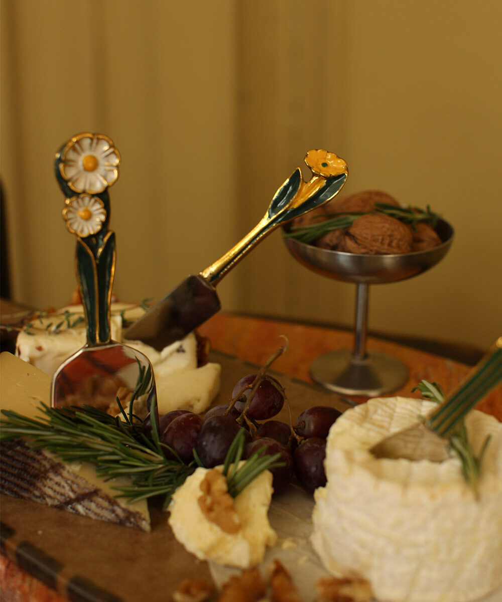 Ensemble de Couteaux à Fromage Posy – Artisanat Floral et Élégance Dorée - Doing Goods – Image 3