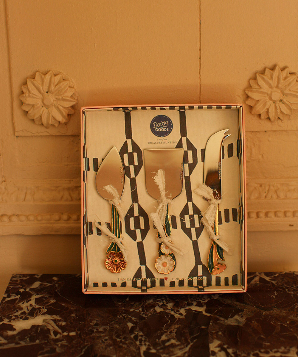 Ensemble de Couteaux à Fromage Posy – Artisanat Floral et Élégance Dorée - Doing Goods